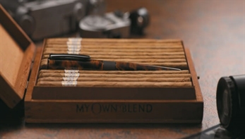 Stylo Rollerball Havana marron tombow, photo élégante boîte de cigarres